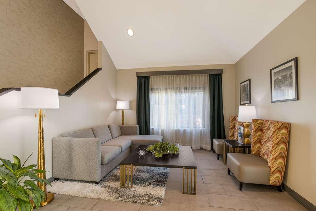 Clarion Pointe Sevierville-Pigeon Forge Interior photo