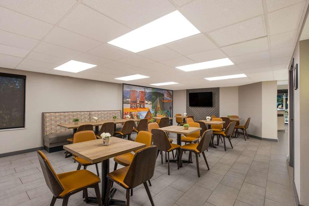 Clarion Pointe Sevierville-Pigeon Forge Restaurant photo